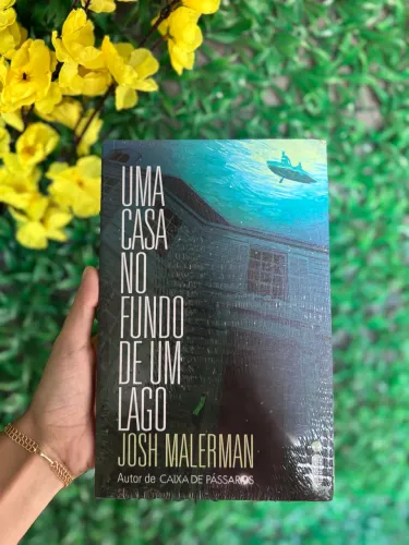 Livro Uma casa no fundo de um lago - Josh Malerman.( Lacrado)