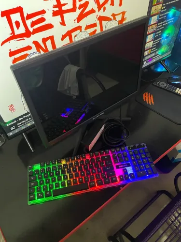 Monitor Bluecase 21 polegadas e Teclado gamer