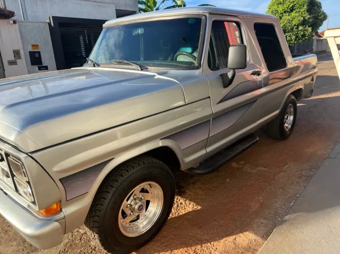 Ford F-1000 S. S. Diesel / S.s. Diesel Turbo 1989