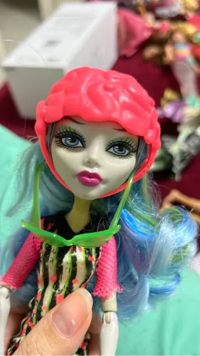 Boneca Ghoulia patins