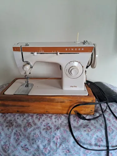 Máquina de Costura Singer Zig-Zag 247