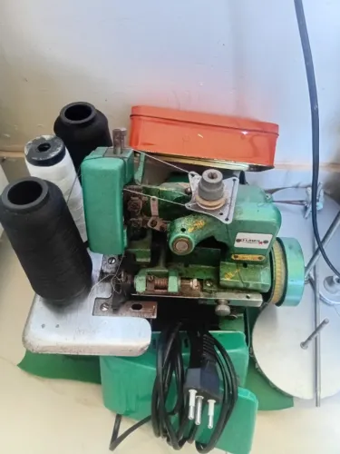 Maquina de costura overlok semi industrial 