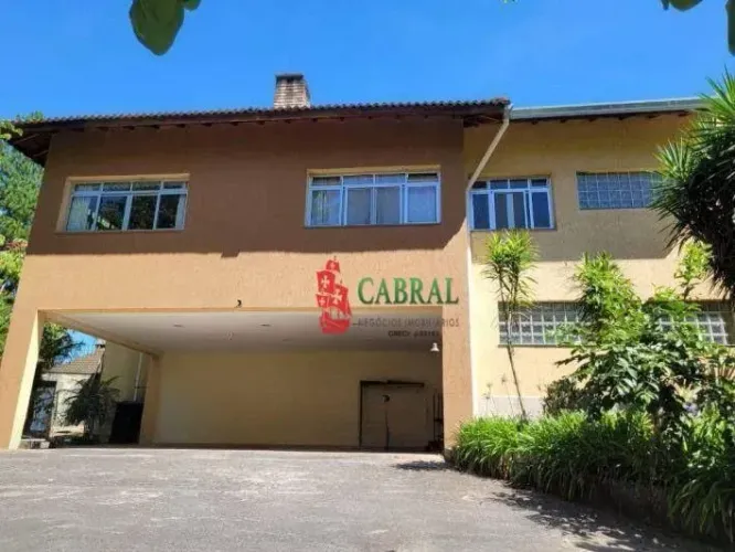 Casa de Alto Padrão com Piscina no Condomínio Portal dos Gramados Guarulhos