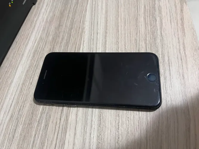 Iphone 8 - 64 gb - em ótimos estados - tela sem nenhum defeito