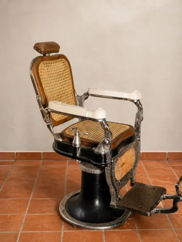 Cadeira de barbeiro antiga