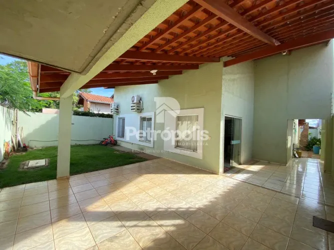 Casa com Piscina e Energia Solar na 408 Norte - 3 Quartos e Quintal Amplo! Venda por R$ 68