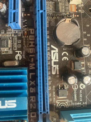 Placa mãe assus semi nova !