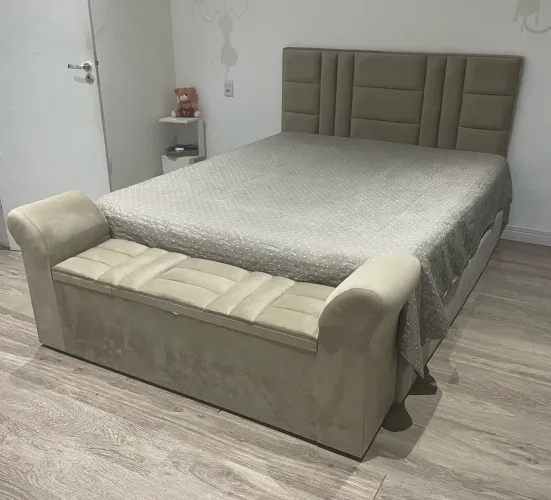 Jogo Cama Queen Size Bipartida Com Colchão + Cabeceira E Recamier Baú
