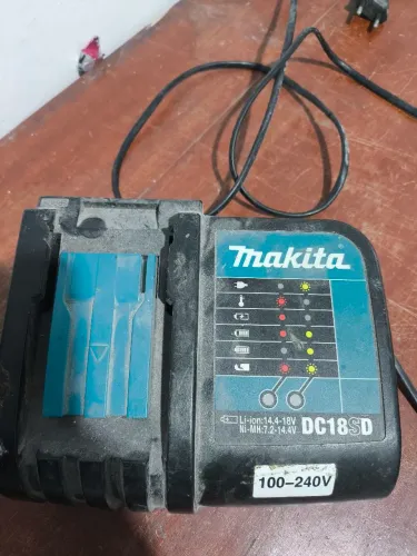 Carregador de bateria Makita DC18SD 