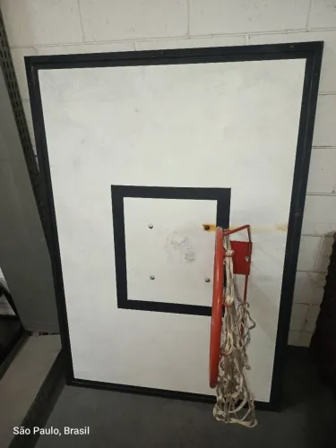 Duas tabelas de basquete com Aro e rede