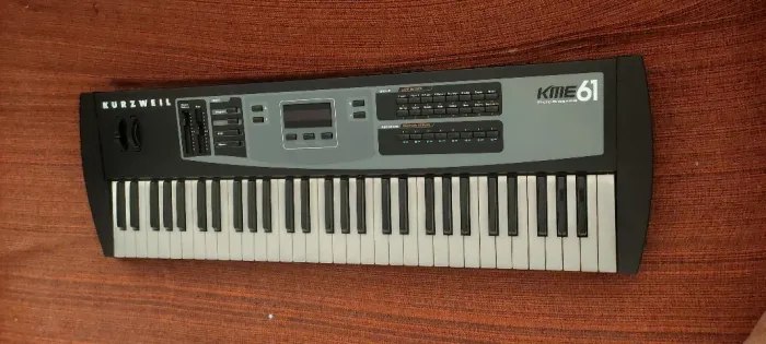 TECLADO KURZWEIL KME61 REVISADO TODO FUNCIONANDO
