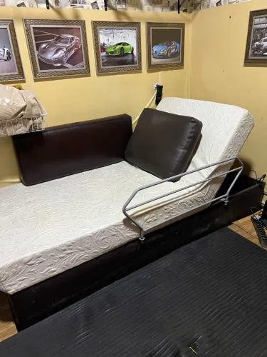 Cama Hospitalar Motorizada Com Elevação De Altura. (Usado)