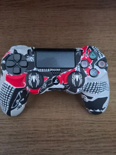 Controle Original PS4 + Capa personalizada + Grips Spider-Man. Faço envio OLX