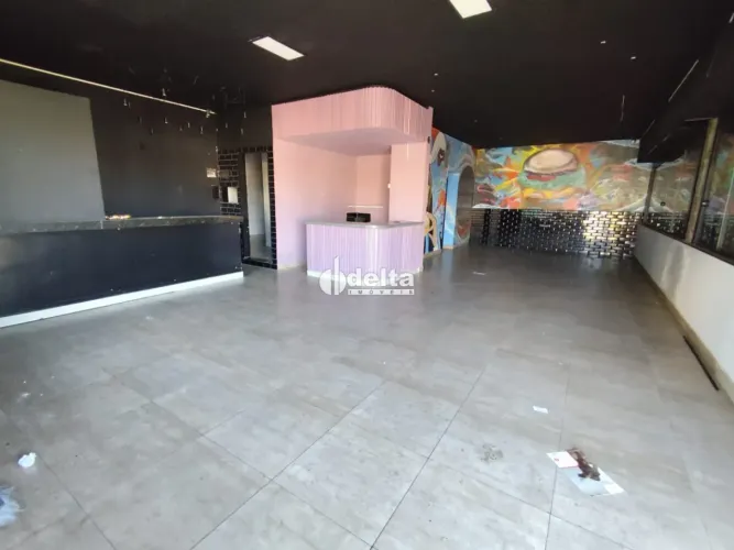 Loja comercial disponível para locação no bairro Nossa Senhora Aparecida em Uberlândia-MG