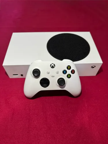 Xbox Series S- 512Gb + Controle original + Pilhas recarregáveis e carregador