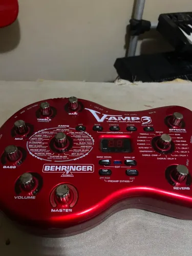 Pedaleira behringer V-amp 3