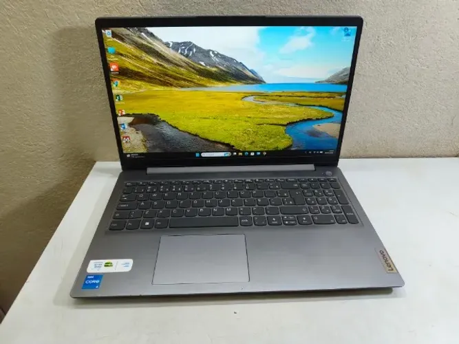 Ultrabook Lenovo i5 11a ger., 8GB ram, SSD M.2 NVMe 256GB. Placa vídeo Iris XE. Bateria 3H