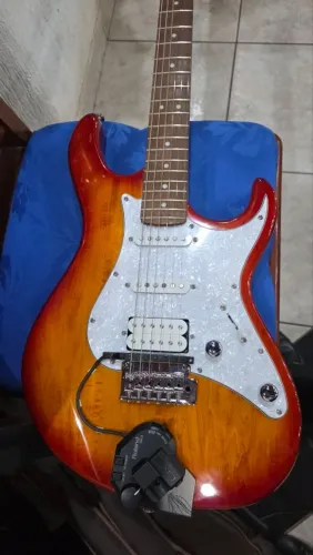 Troco... Guitarra Cort G250 Strato novíssima