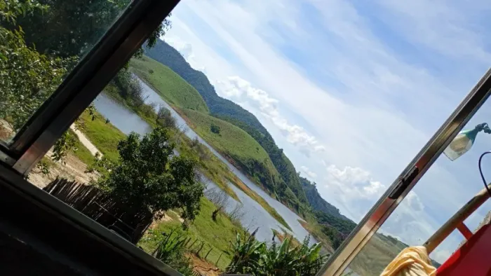 SOBRADO NA FRENTE DA REPRESA NO BAIRRO ALTO