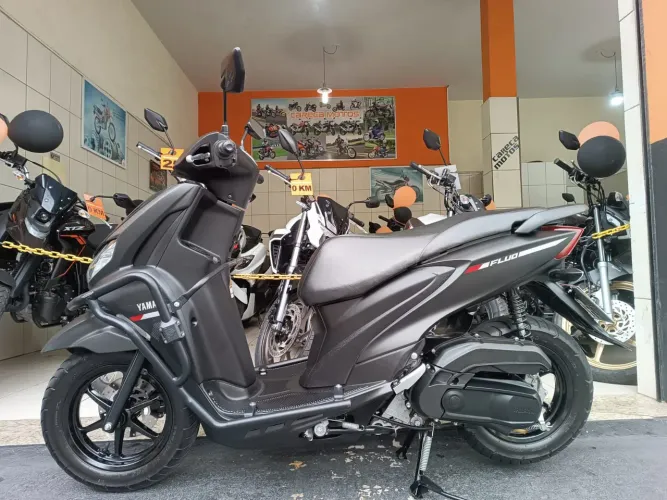 FLUO 125 2025 preta
