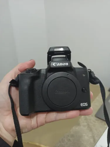 Camera Digital EOS M50 II e Lente EF-M 15-45mm Canon