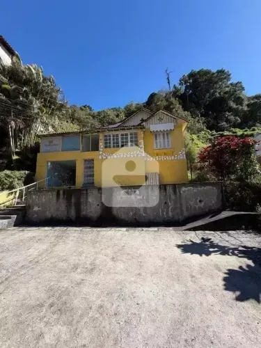 Casa para venda com 2 quartos, 4000m² - Coronel Veiga - Petrópolis/RJ