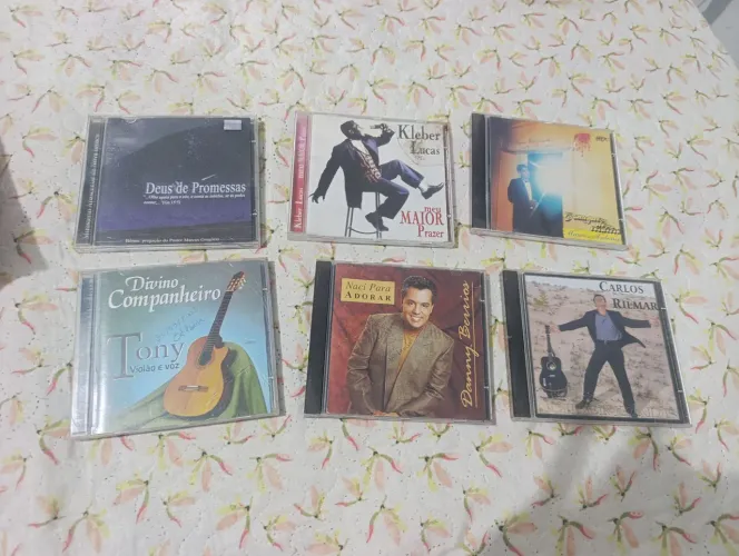 CD - 5 reais cada. 