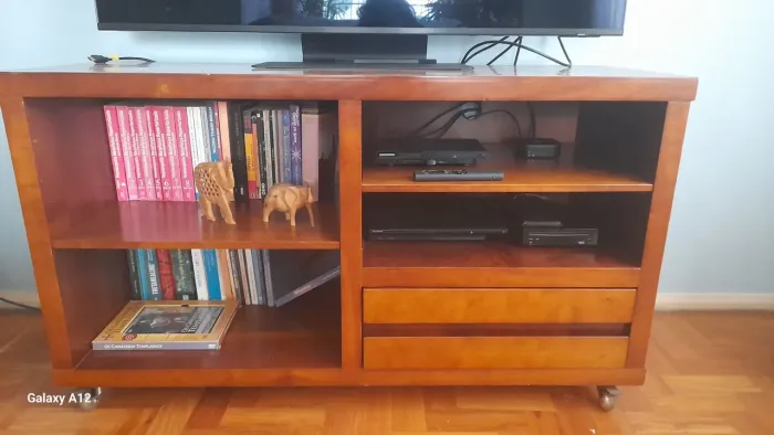 Rack madeira usado em ótimo estado