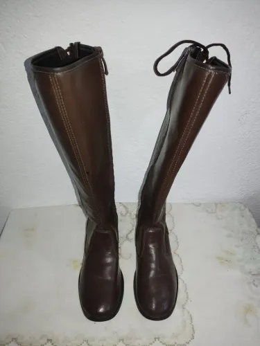 Bota cano longo em sintético