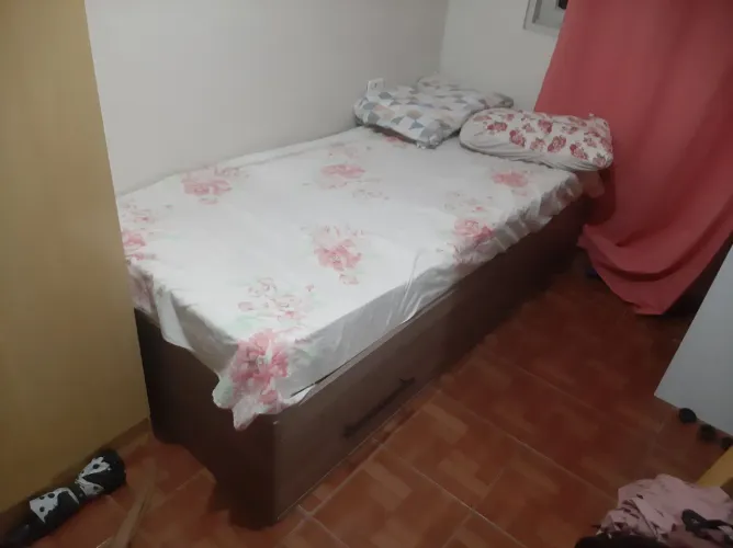 Vendo Cama de Solteiro MDF Com Colchão 