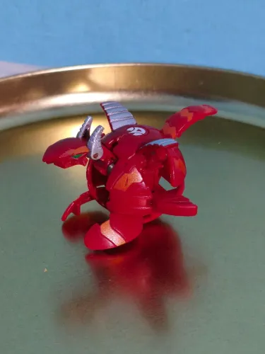 Bakugan Pyrus Midnight Percival 600g (defeito)