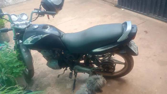 Vendo essa moto Suzuki