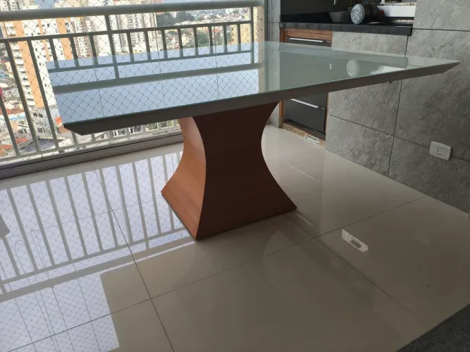 Mesa de jantar com tampo de vidro oito lugares 1,5m x 1,5m