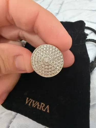 Anel da VIVARA em ouro branco cravejado em diamantes, peça única, 9,6 gramas de ouro