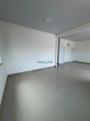 Casa comercial para alugar com 200 m², 4 salas, recepção, banheiros no Parque das Laranjei