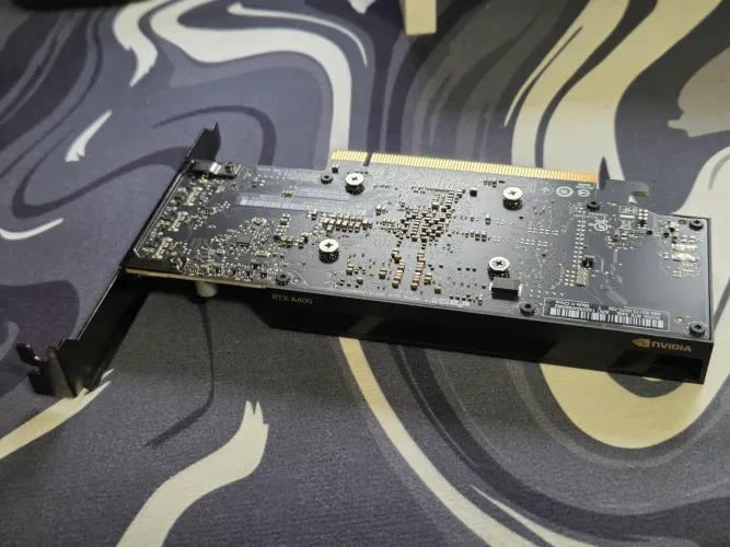 Placa de Vídeo NVIDIA RTX A400 4GB GDDR6 Single Slot 4x Mini DisplayPort