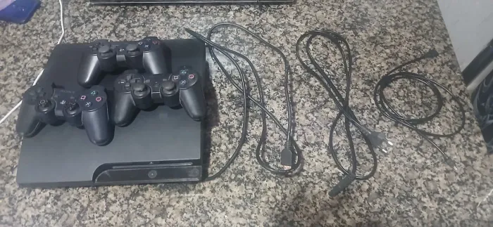 PS3 SLIM DESBLOQUEADO COM 3 CONTROLE