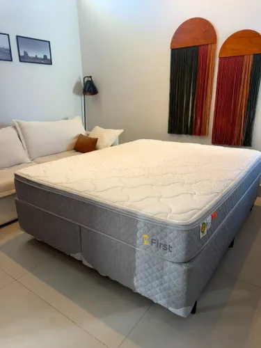 Cama Queen - Excelente estado