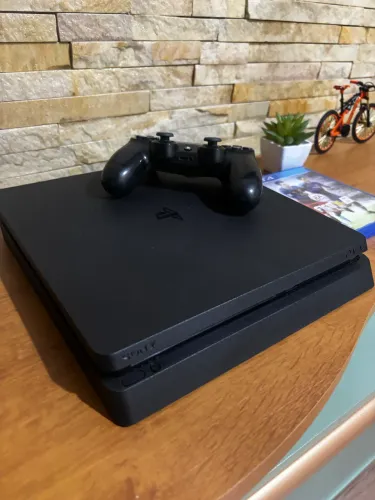 PS4 Slim 1TB com 1 controle e 1 jogo