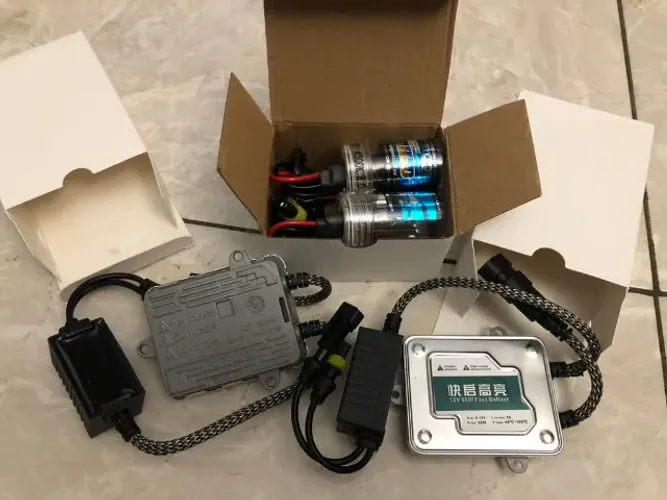 Vendo kit xenon HID Premium de 55W, H1 4300K!