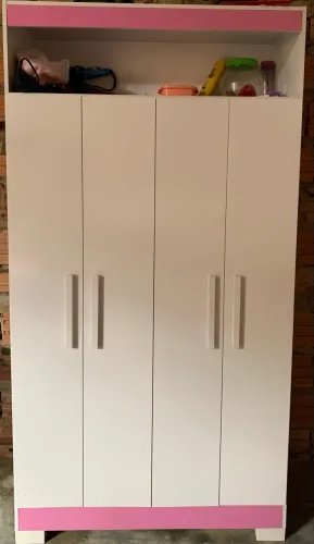 Vende se guarda roupa infantil 