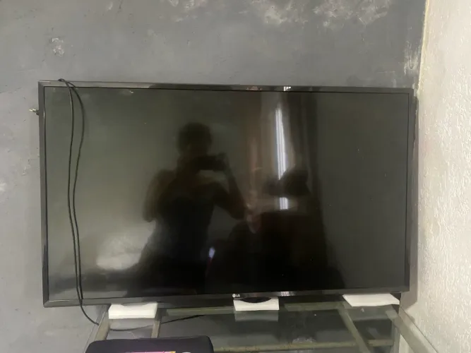 Smart TV LG 43? Full HD - Funcionando com detalhes
