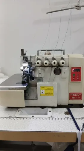 Máquina overloque 
