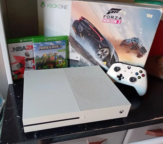 Xbox One S 500GB ? Completo na Caixa + 2 Jogos + Controle Original