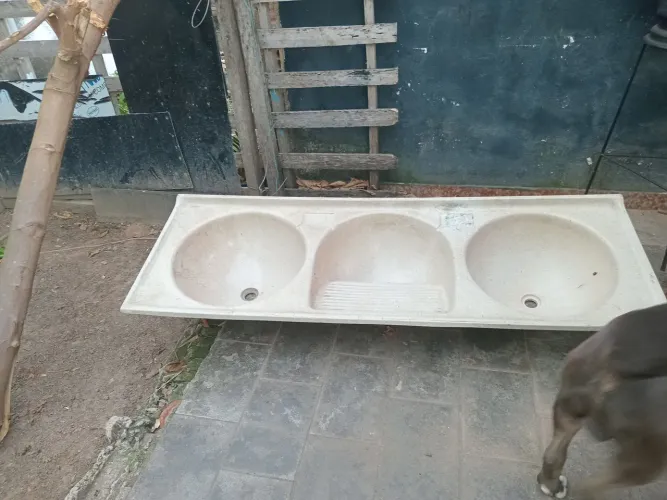 Um tanque de 3 bocas