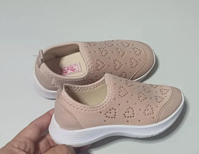 Tênis infantil tamanho 24, cor rosa em perfeito estado 