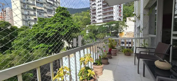 Apartamento à venda na Rua Itacuruçá, Tijuca  200m²  4 Quartos (1 Suíte)  2 Vagas  Varandã