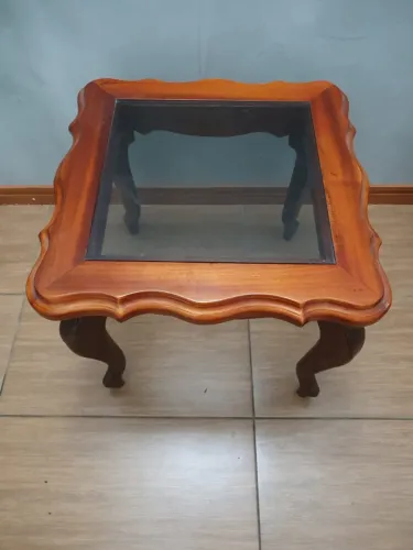 Mesa de centro vintage de Madeira com tampo de Vidro - 52x52 cm