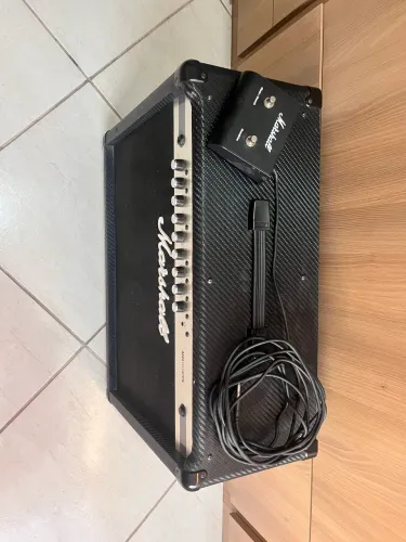 amplificador de guitarra Marshall MG102CFX.