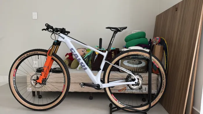 Bicicleta Caloi Carbon Racing 2025